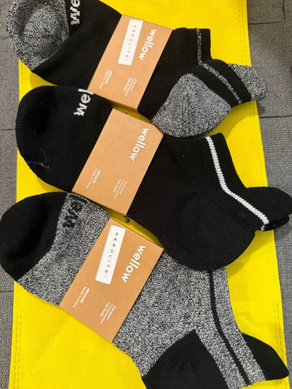 NWT Wellow Aerolite Compression Ankle Socks 3 pack Med.